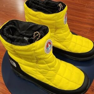 The North Face Yellow and Black Men's Rain & Snow Boots